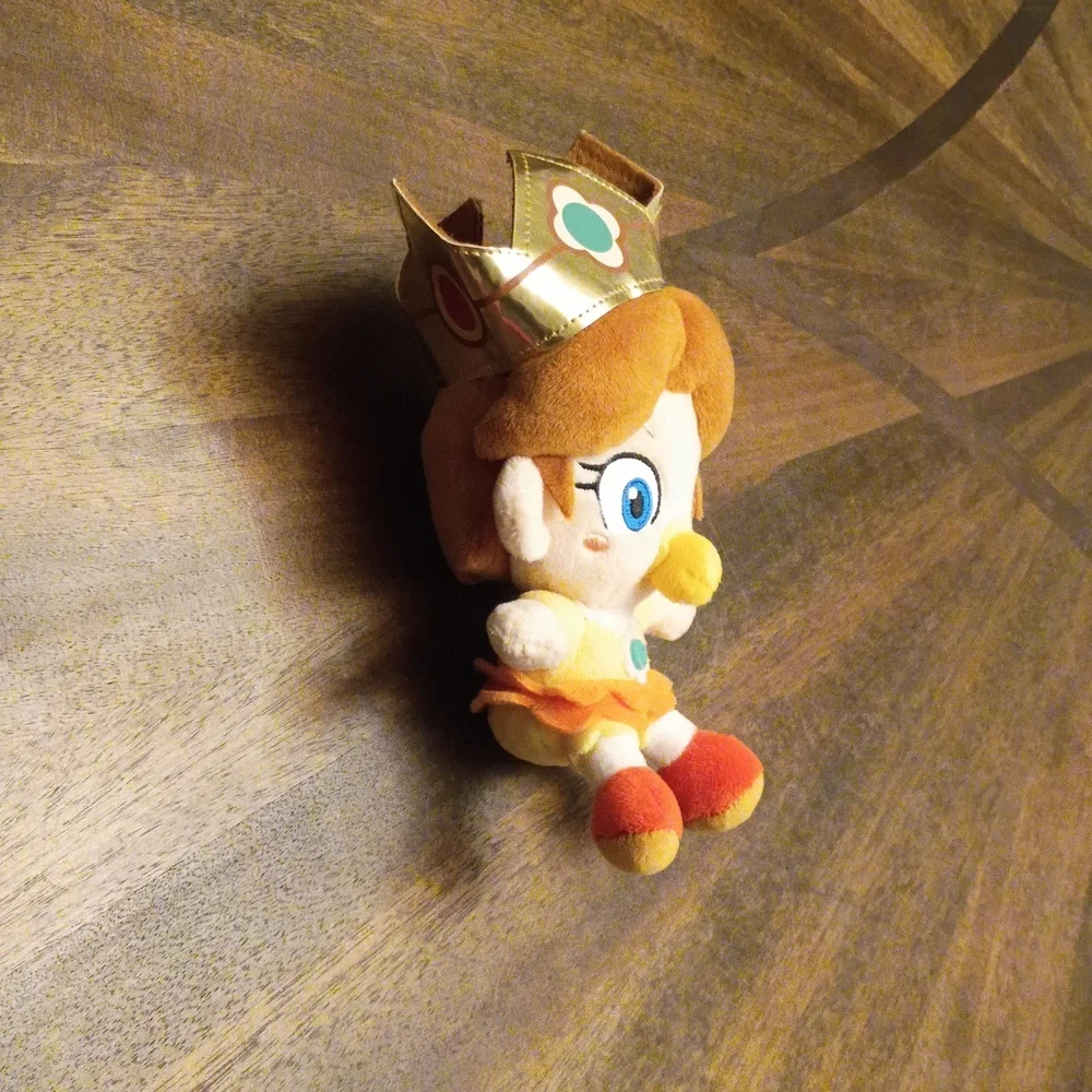 Princess Daisy Plush Toy 7” Super Mario Bros Nintendo Yellow Dress Crown EUC